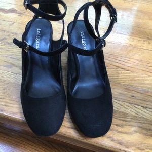 Indigo Road black shoes. Size 6. NWOT.